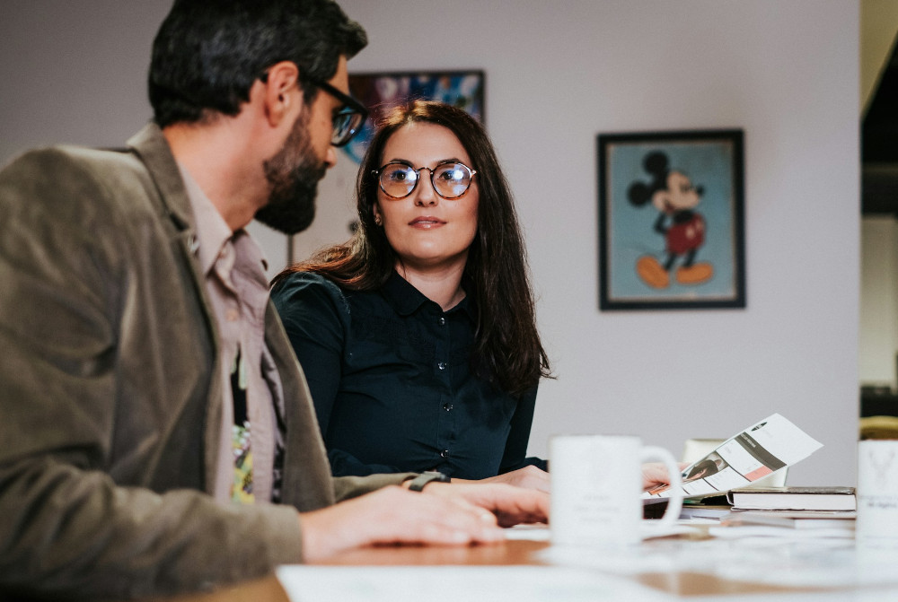Colleagues in a calm discussion at the office