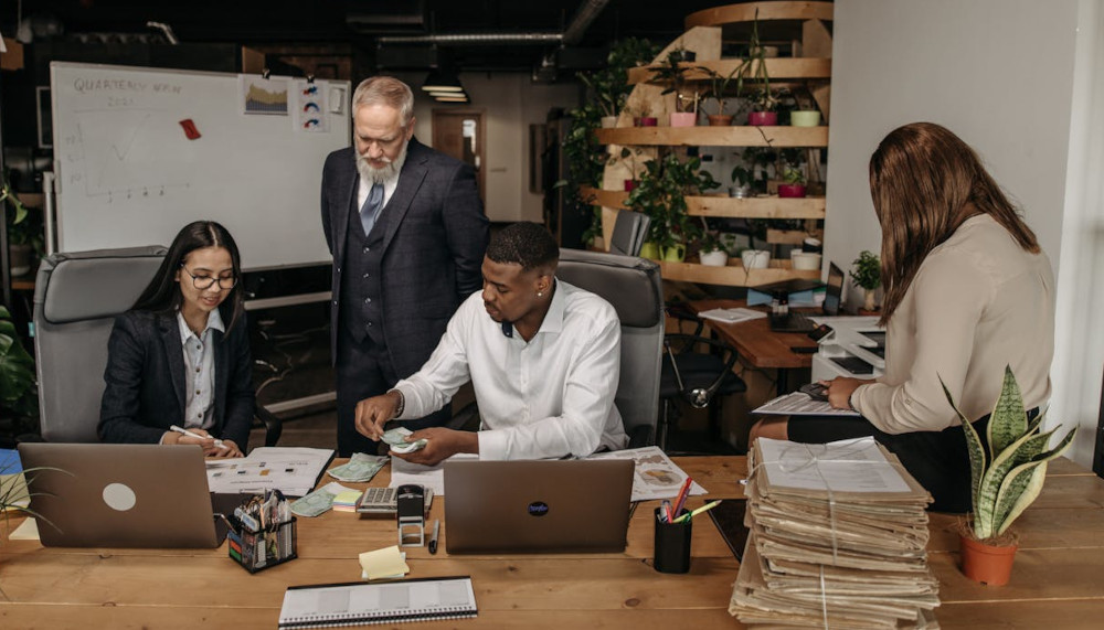 How do great team members manage poor performers
