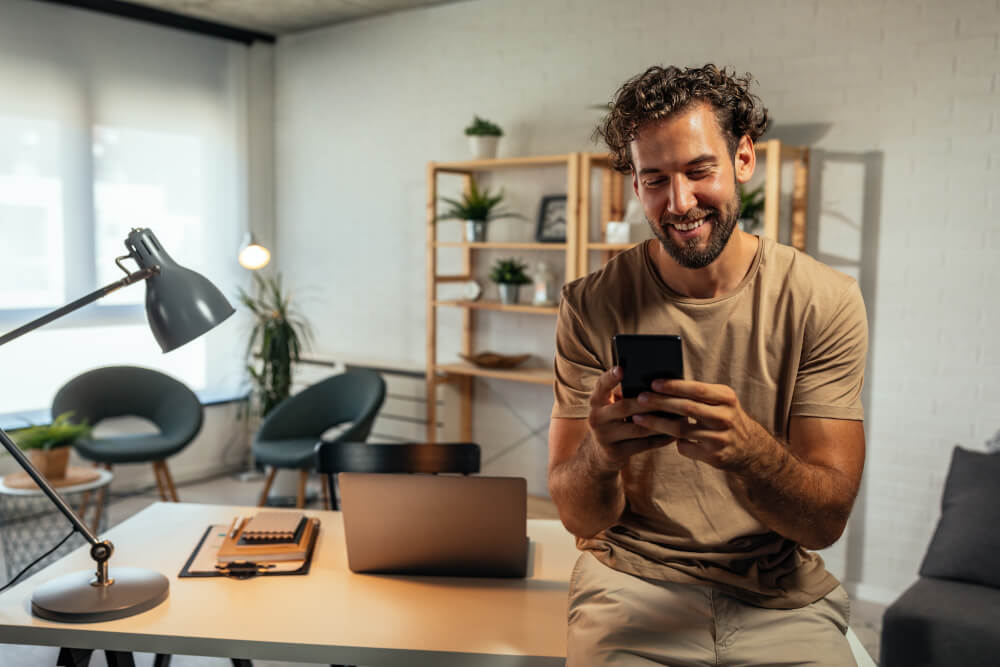 A man working from home is using an app to communicate with the team